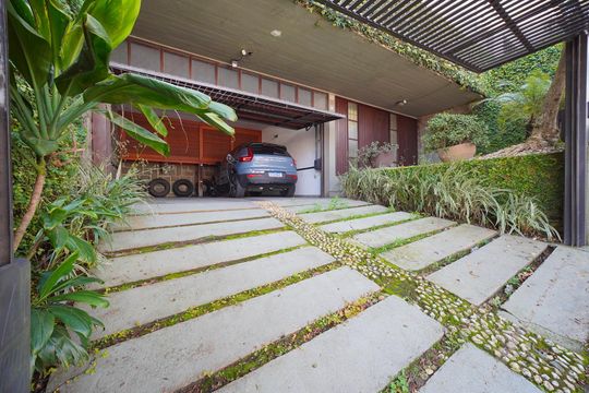 Garagem de casa para alugar com 4 quartos, 300m² em Agronômica, Florianópolis