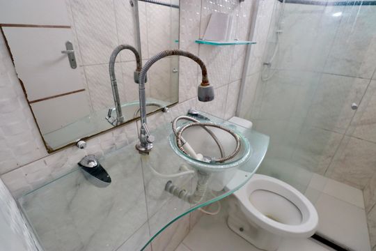 Banheiro de apartamento para alugar com 2 quartos, 50m² em Nova Brasília, Salvador