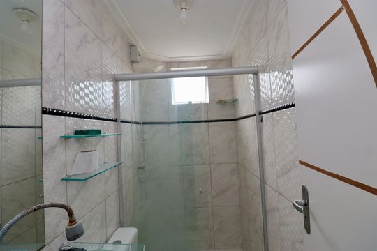 Banheiro de apartamento para alugar com 2 quartos, 50m² em Nova Brasília, Salvador