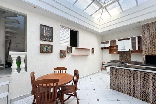 Cozinha e churrasqueira  de casa para alugar com 3 quartos, 200m² em Anchieta, São Bernardo do Campo