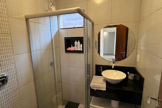Banheiro de casa de condomínio à venda com 4 quartos, 310m² em Sítio do Recreio Ipê, Goiânia