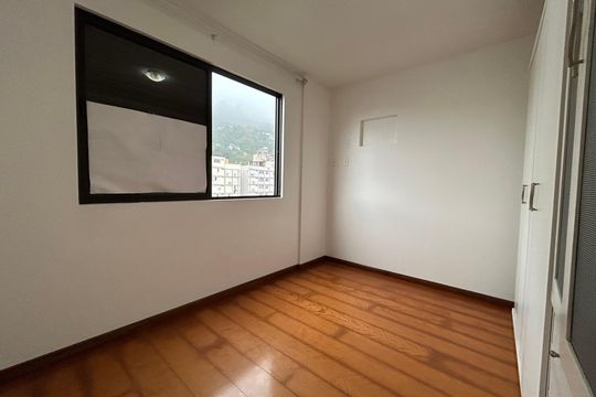 Suíte  de apartamento para alugar com 2 quartos, 76m² em Centro, Florianópolis
