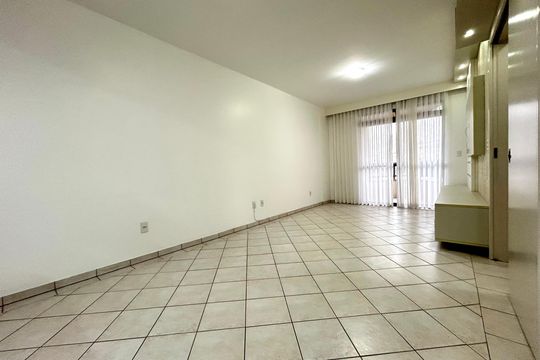 Sala de apartamento para alugar com 2 quartos, 76m² em Centro, Florianópolis