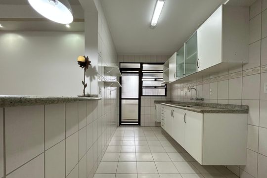 Cozinha  de apartamento para alugar com 2 quartos, 76m² em Centro, Florianópolis