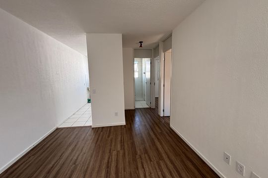 Sala de apartamento para alugar com 2 quartos, 42m² em Roselândia, Cotia