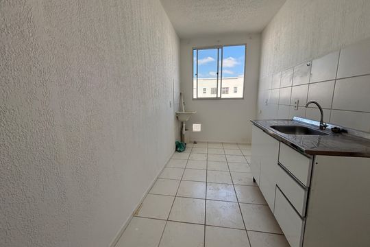 Cozinha de apartamento para alugar com 2 quartos, 42m² em Roselândia, Cotia