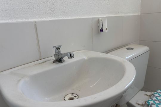 Banheiro de apartamento para alugar com 2 quartos, 42m² em Roselândia, Cotia
