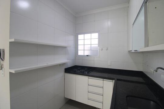 Cozinha de casa de condomínio à venda com 2 quartos, 94m² em Jardim Nosso Lar, São Paulo
