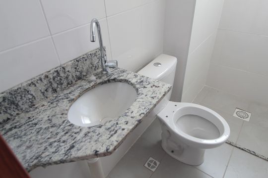 Banheiro de apartamento para alugar com 2 quartos, 50m² em Braúnas, Belo Horizonte