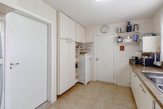 Cozinha de apartamento à venda com 3 quartos, 197m² em Perdizes, São Paulo
