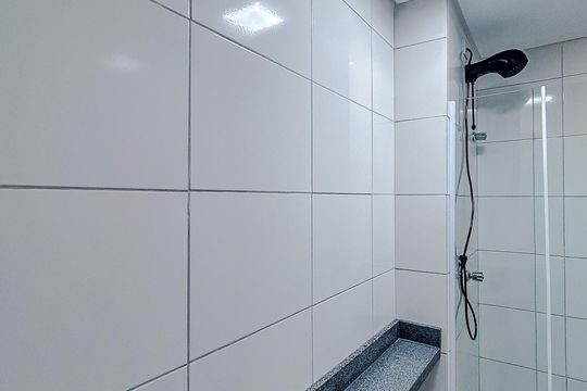 Banheiro de kitnet/studio para alugar com 1 quarto, 23m² em Tatuapé, São Paulo