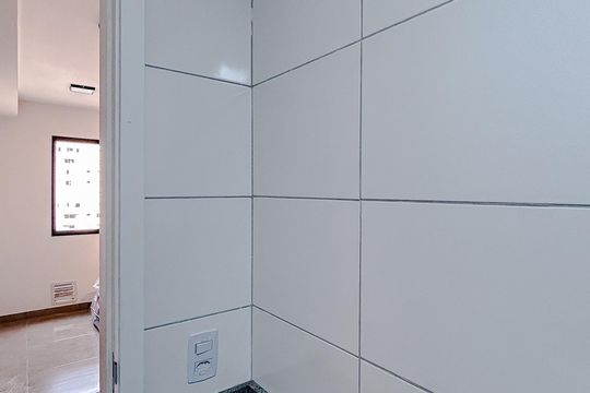Banheiro de kitnet/studio para alugar com 1 quarto, 23m² em Tatuapé, São Paulo