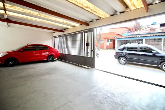 Gara de casa à venda com 3 quartos, 290m² em Cidade Antônio Estêvão de Carvalho, São Paulo