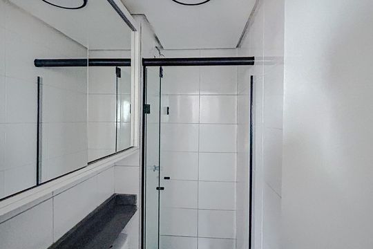 Banheiro de kitnet/studio para alugar com 1 quarto, 23m² em Tatuapé, São Paulo