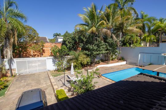 Casa de Condomínio à venda com 4 quartos, 800m² em Conjunto 04, Brasília