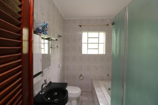 Banheiro de casa para alugar com 2 quartos, 341m² em São Rafael, São Paulo