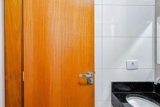 Banheiro de apartamento para alugar com 1 quarto, 33m² em Vila Esperança, São Paulo