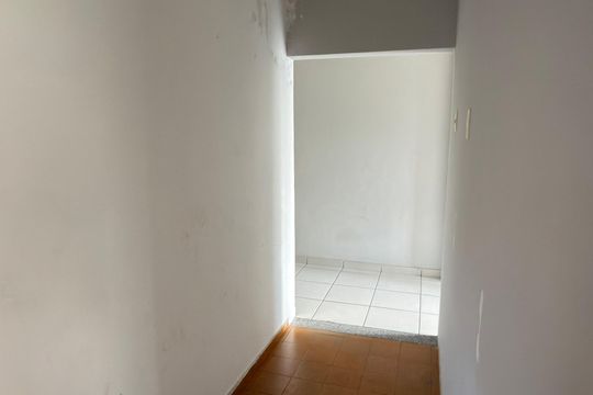 Corredor de casa para alugar com 2 quartos, 70m² em Vila Sarapui, Duque de Caxias