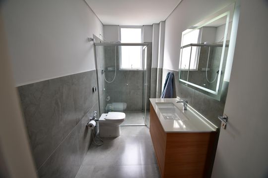 Banheiro de apartamento para alugar com 2 quartos, 70m² em Centro, Campinas