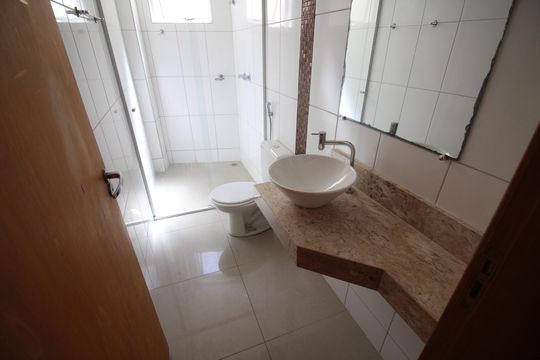 Banheiro de apartamento à venda com 3 quartos, 166m² em Inconfidentes, Contagem