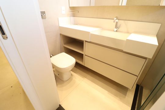 Banheiro do Quarto 1 de apartamento para alugar com 3 quartos, 127m² em Granada, Uberlândia