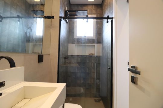 Banheiro do Quarto 2 e Social de apartamento para alugar com 3 quartos, 127m² em Granada, Uberlândia