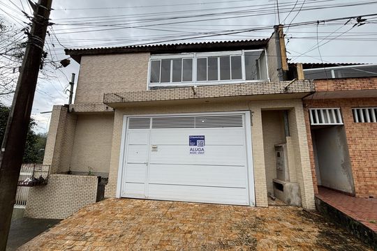 Fachada  de casa para alugar com 2 quartos, 130m² em Barro Branco, Ribeirão Pires