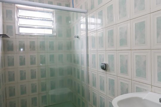 Banheiro de casa para alugar com 1 quarto, 56m² em Capão Redondo, São Paulo