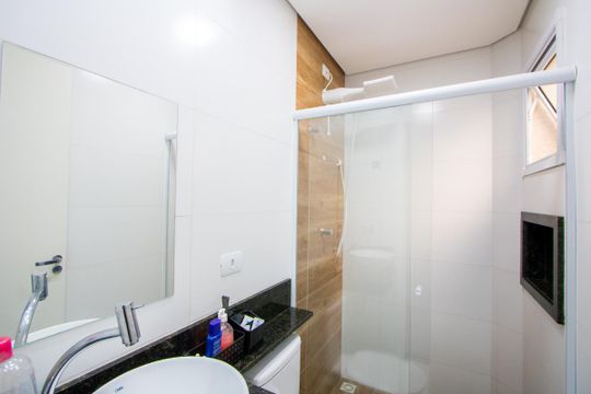 Banheiro social de apartamento para alugar com 2 quartos, 63m² em Campestre, Santo André