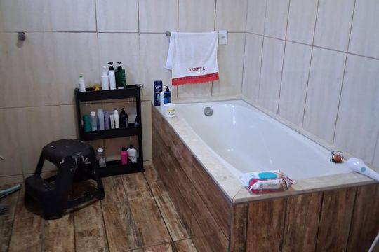 Banheiro de casa à venda com 1 quarto, 114m² em Vila Santa Isabel, São Paulo