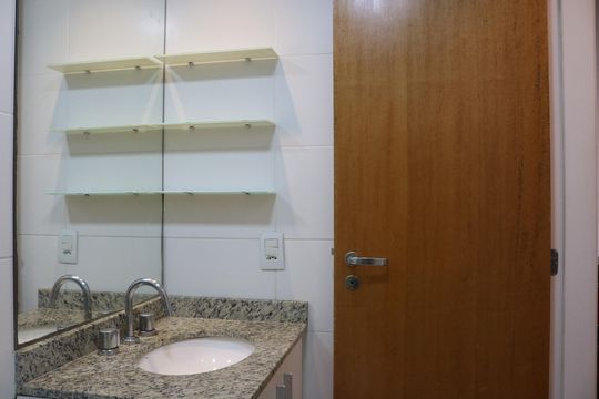 Banheiro 2 de apartamento para alugar com 2 quartos, 82m² em Água Branca, São Paulo