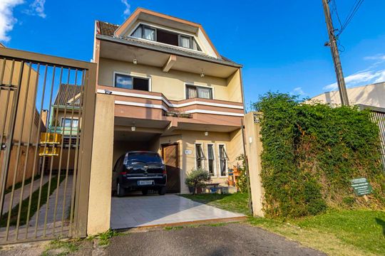Fachada de casa à venda com 3 quartos, 146m² em Uberaba, Curitiba
