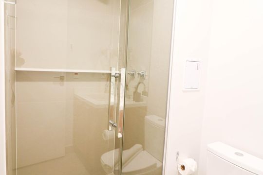 Banheiro de kitnet/studio para alugar com 1 quarto, 25m² em Campo Belo, São Paulo