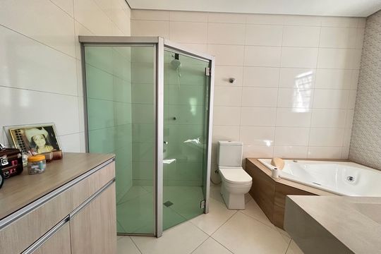 Casa à venda com 3 quartos, 200m² em Jardim Laguna, Contagem