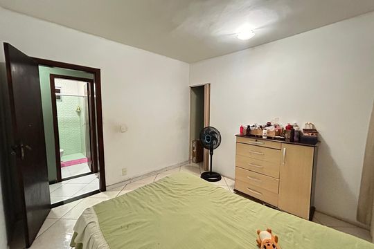Casa à venda com 3 quartos, 200m² em Jardim Laguna, Contagem
