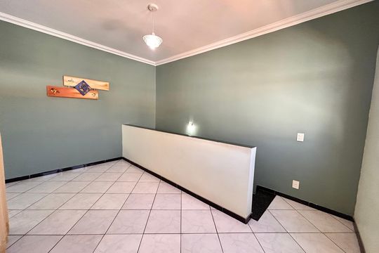 Casa à venda com 3 quartos, 200m² em Jardim Laguna, Contagem
