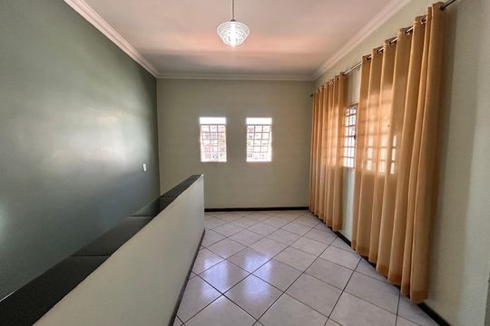 Casa à venda com 3 quartos, 200m² em Jardim Laguna, Contagem