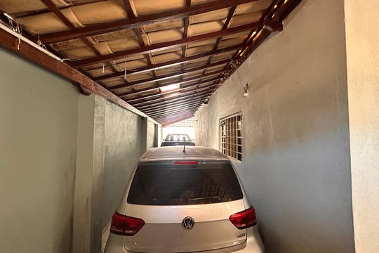 Casa à venda com 3 quartos, 200m² em Jardim Laguna, Contagem