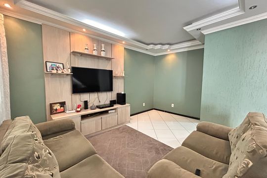 Casa à venda com 3 quartos, 200m² em Jardim Laguna, Contagem