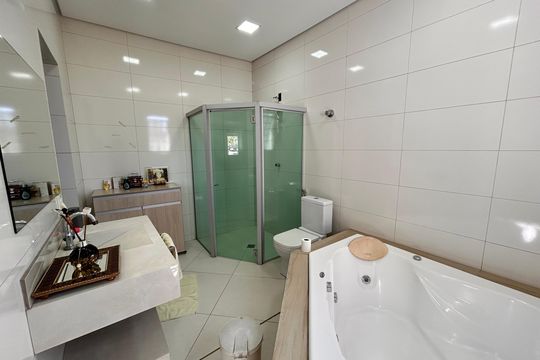 Casa à venda com 3 quartos, 200m² em Jardim Laguna, Contagem