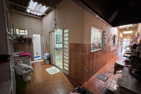 Casa à venda com 3 quartos, 240m² em Conjunto 2a, Brasília