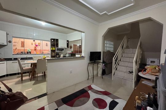 Casa à venda com 3 quartos, 240m² em Conjunto 2a, Brasília