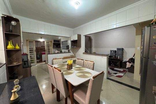 Casa à venda com 3 quartos, 240m² em Conjunto 2a, Brasília