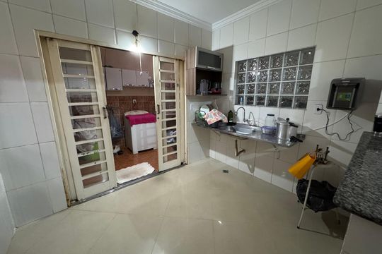 Casa à venda com 3 quartos, 240m² em Conjunto 2a, Brasília