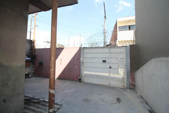 Garagem de casa para alugar com 4 quartos, 140m² em Limão, São Paulo