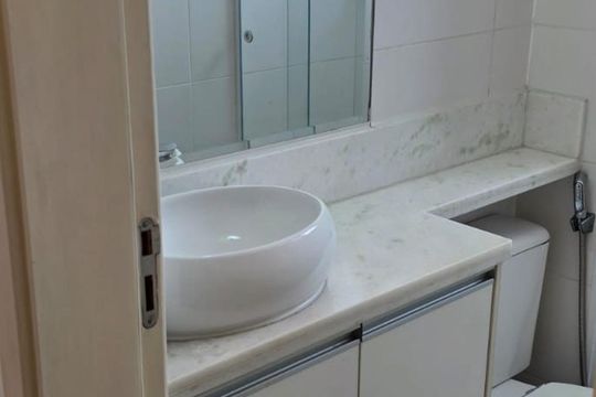 Banheiro de apartamento à venda com 2 quartos, 54m² em Vila Barros, Barueri