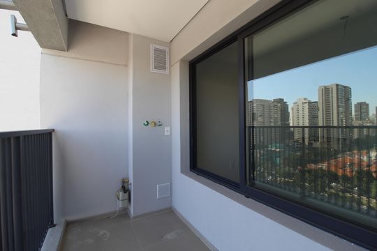 Varanda de kitnet/studio à venda com 1 quarto, 30m² em Indianópolis, São Paulo