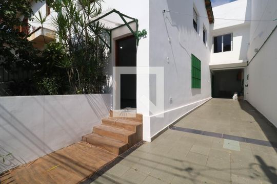 Área externa de casa para alugar com 3 quartos, 150m² em Sumaré, São Paulo