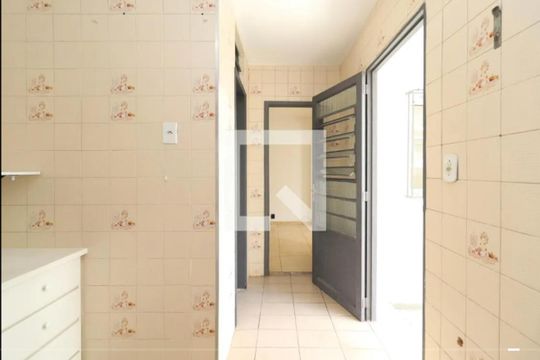 Cozinha de casa para alugar com 1 quarto, 60m² em Sumaré, São Paulo