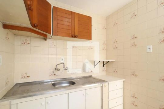 Cozinha de casa para alugar com 1 quarto, 60m² em Sumaré, São Paulo